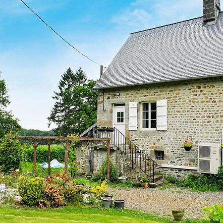Awesome Home In Saint-Sever-Calvados With Kitchen Bagian luar foto