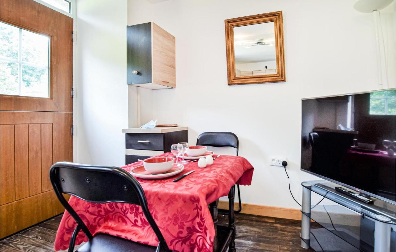 Awesome Home In Saint-Sever-Calvados With Kitchen Bagian luar foto