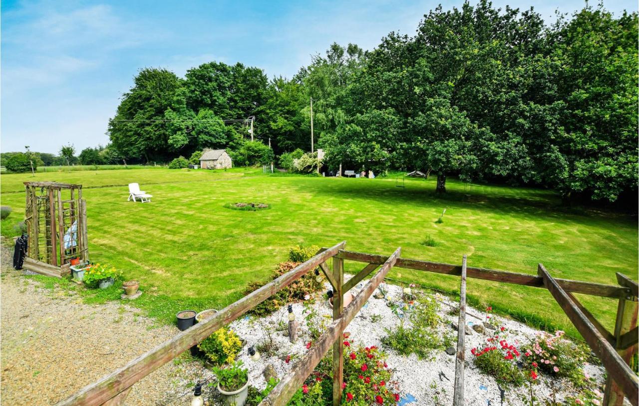 Awesome Home In Saint-Sever-Calvados With Kitchen Bagian luar foto