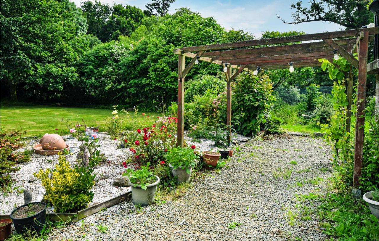 Awesome Home In Saint-Sever-Calvados With Kitchen Bagian luar foto