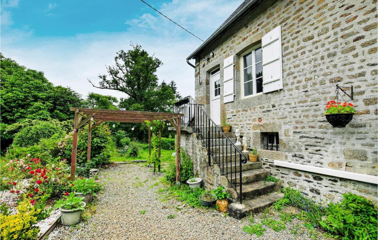 Awesome Home In Saint-Sever-Calvados With Kitchen Bagian luar foto