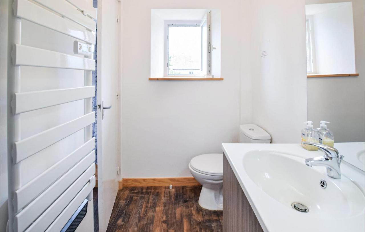 Awesome Home In Saint-Sever-Calvados With Kitchen Bagian luar foto